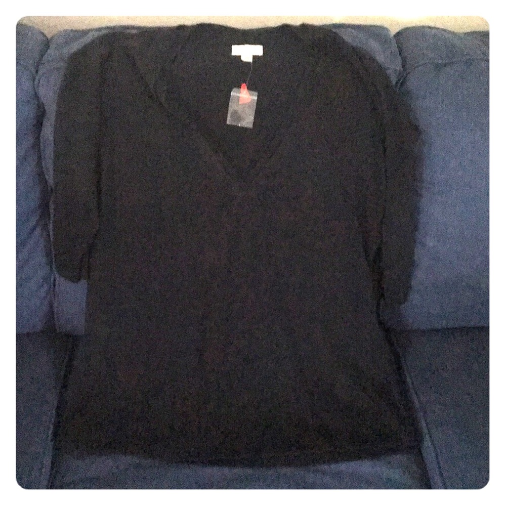 Avenue V neck Sweater light weight